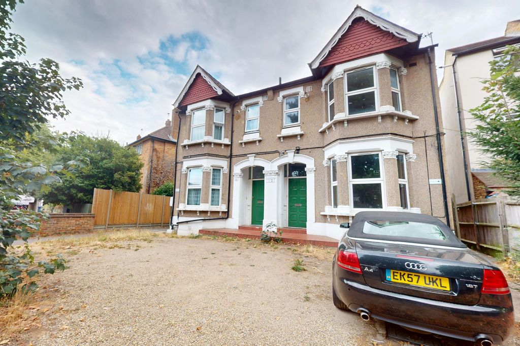 Property photo 1 of 19 Flat 2, 8-10 Uxbridge Road, Hanwell, London, W7 3Pp