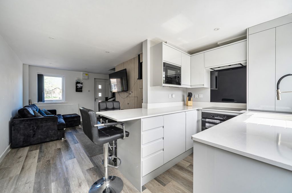 Property photo 2 of 10 1447528-20-69F1F2...
