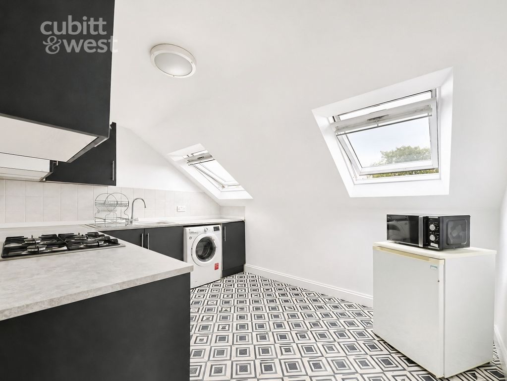 Property photo 3 of 10 Kitchen/Diner