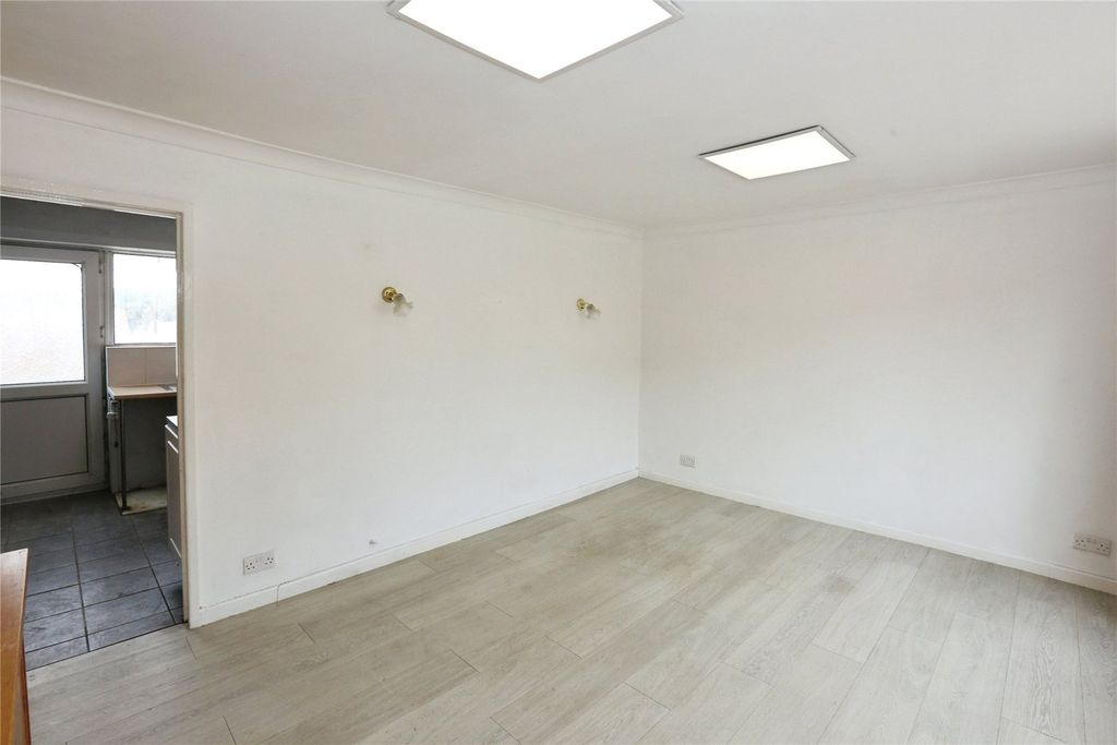 Property photo 2 of 13 Picture No. 11