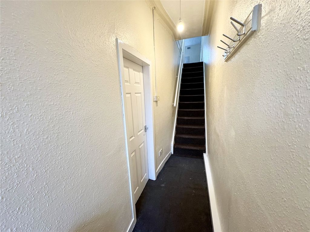 Property photo 2 of 19 Picture No. 13