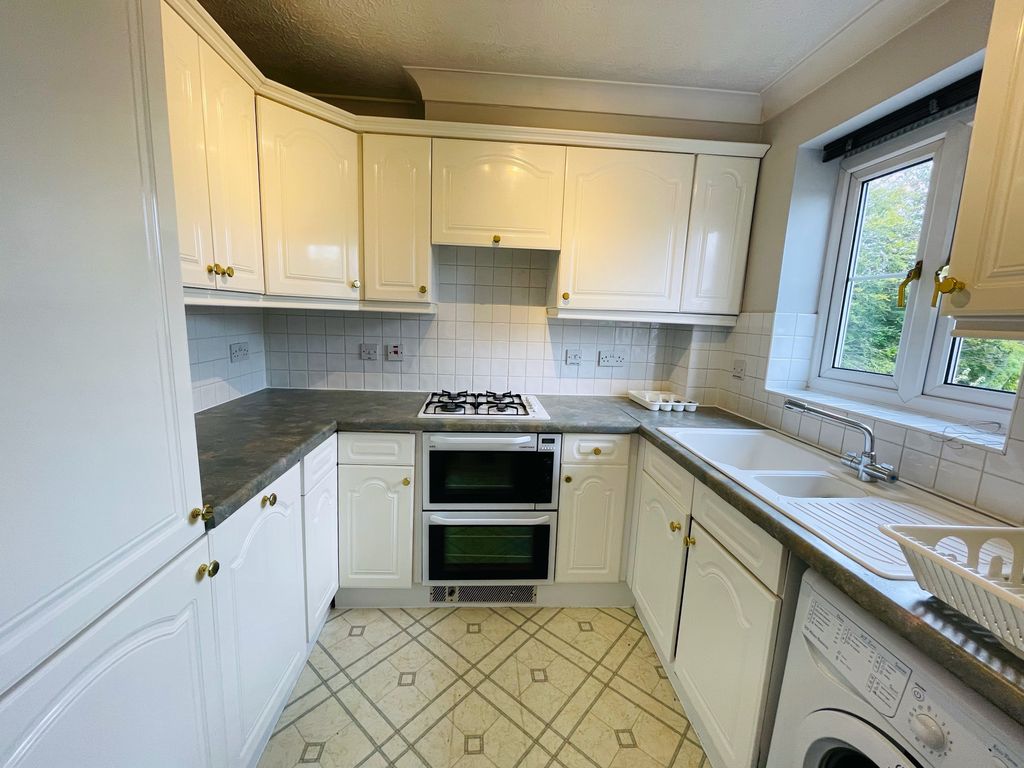 Property photo 3 of 7 Kitchen