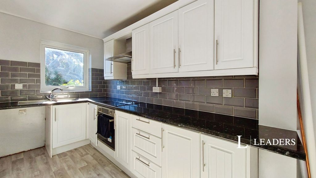 Property photo 2 of 8 Kitchen