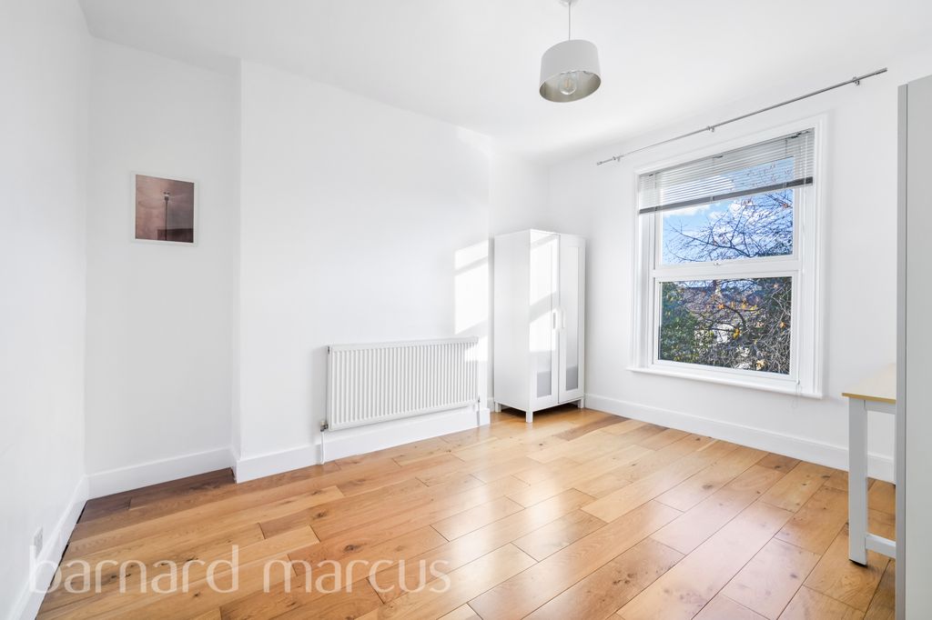 Property photo 3 of 8 Bedroom