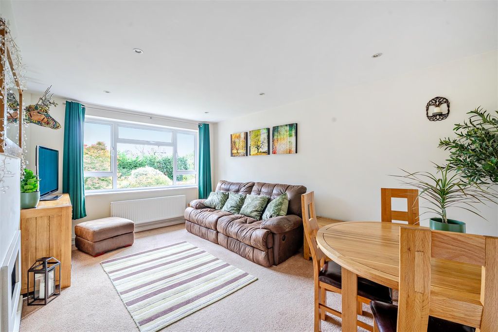 Property photo 3 of 16 1365481-16-68F20E76B904c.Jpg