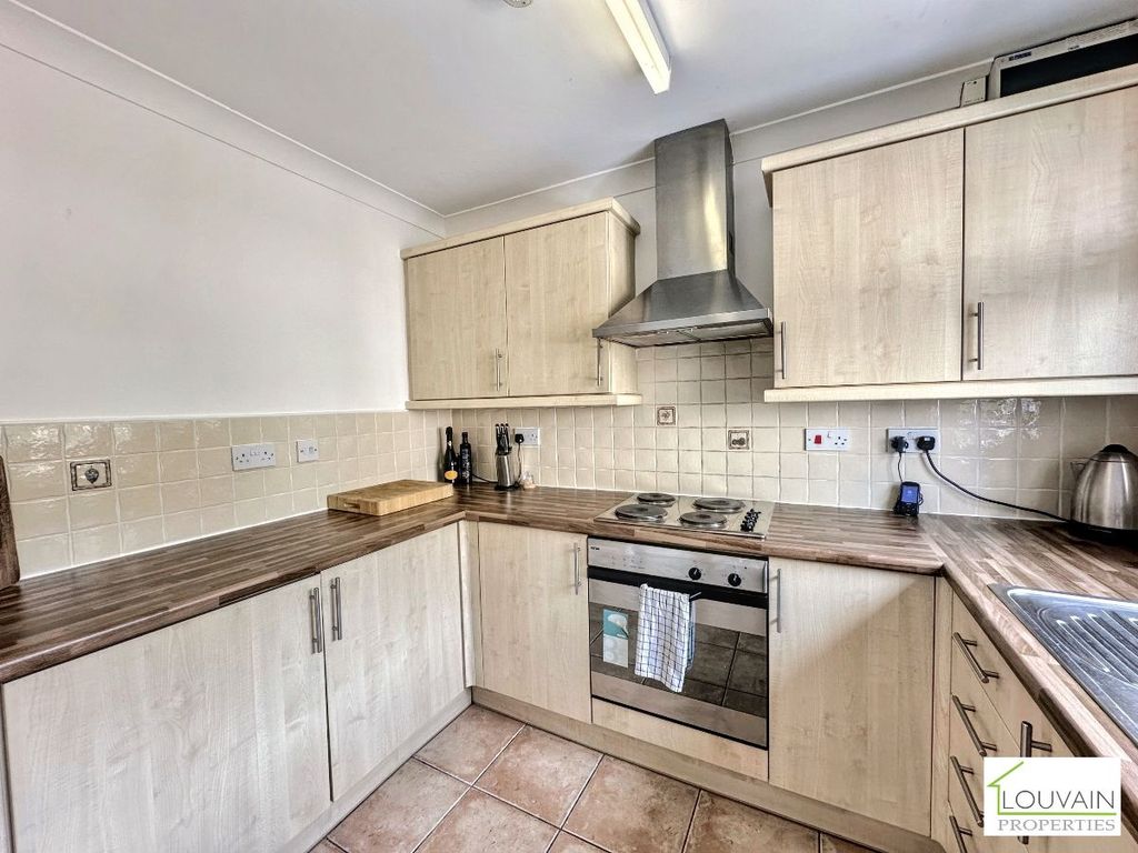 Property photo 3 of 28