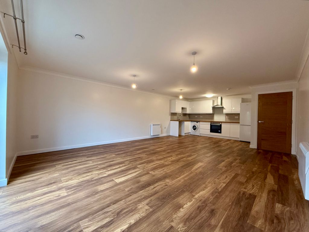 Property photo 2 of 10 Living Kitchen