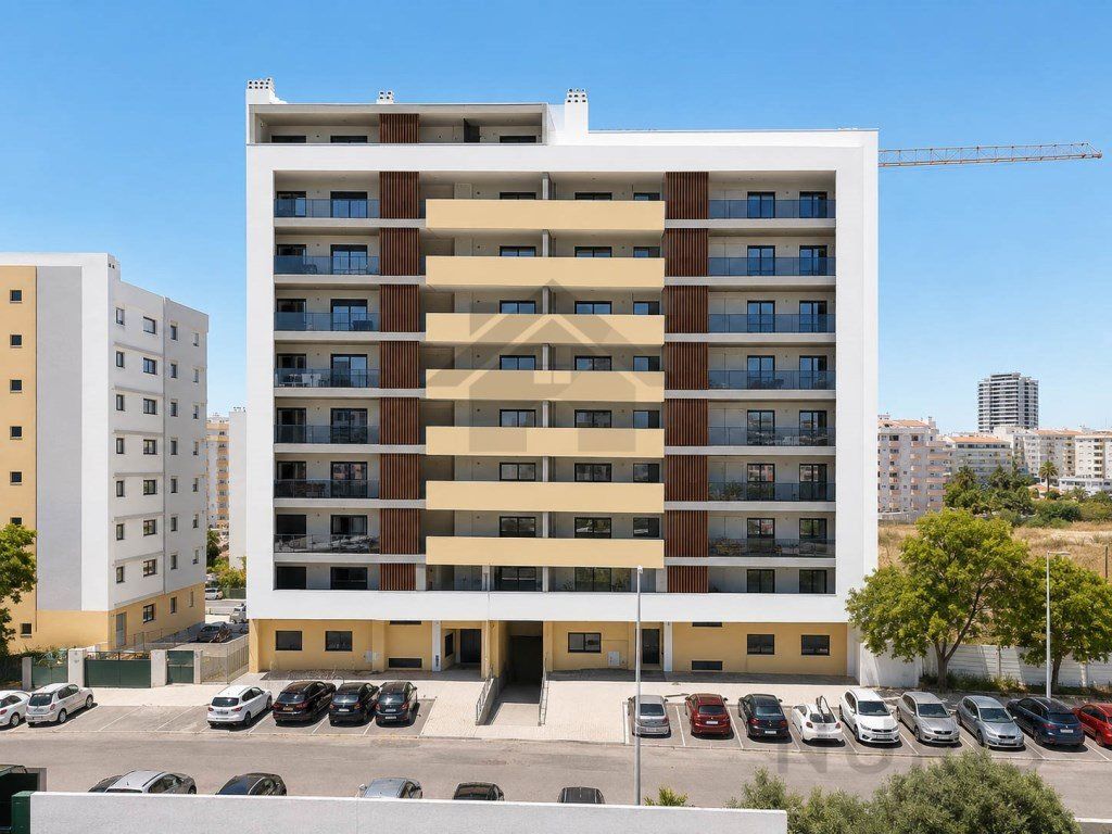 Property photo 1 of 27 T3 Apartment With Parking For Sale In Portimão