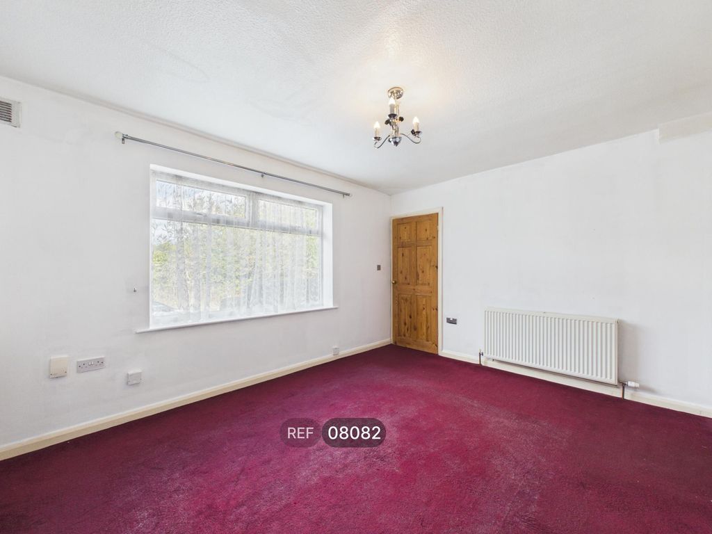 Property photo 3 of 17 Living Room