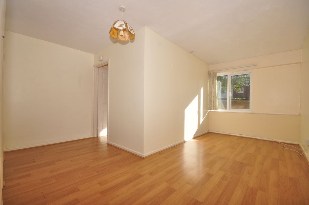 Property photo 3 of 10 024