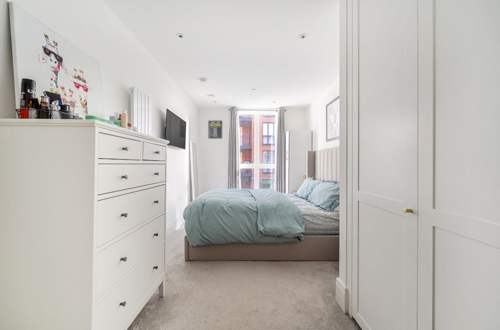 Property photo 3 of 9 1401392-15-697c7B...