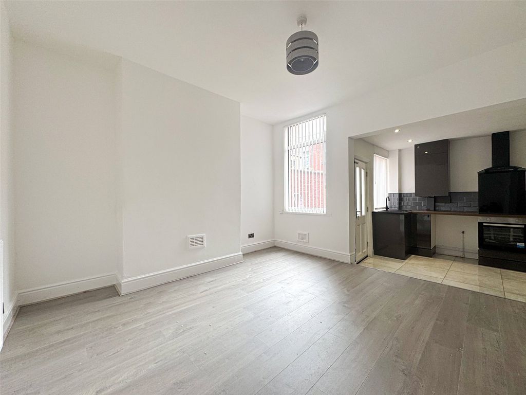 Property photo 3 of 11 Dining Room