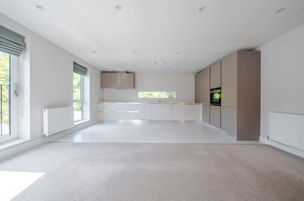 Property photo 2 of 12 1346848-12-68Bebc...