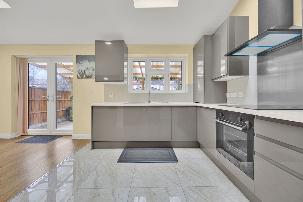 Property photo 1 of 31