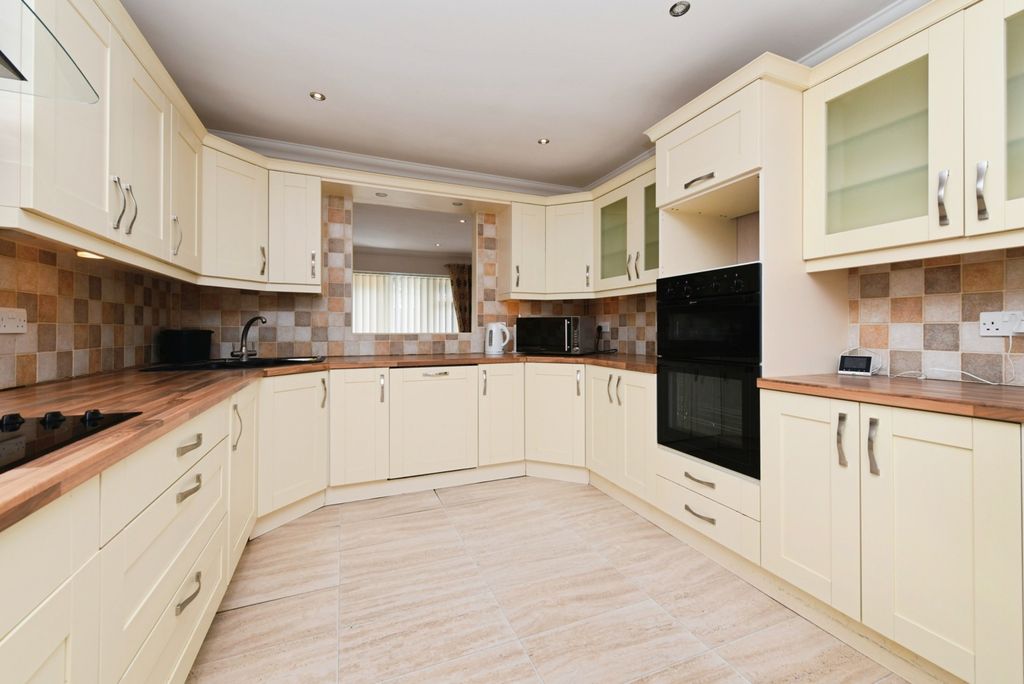 Property photo 3 of 17 Photo
