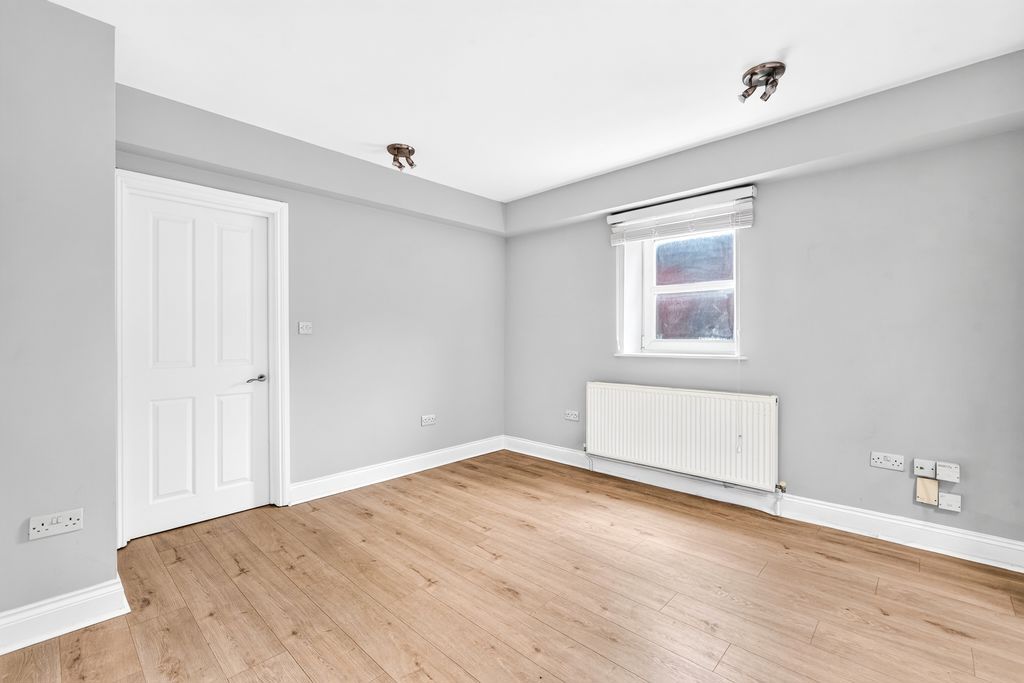 Property photo 2 of 19 Photo 23