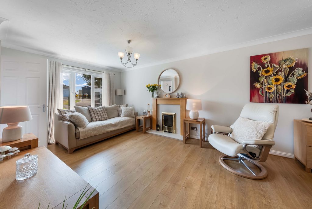 Property photo 2 of 33