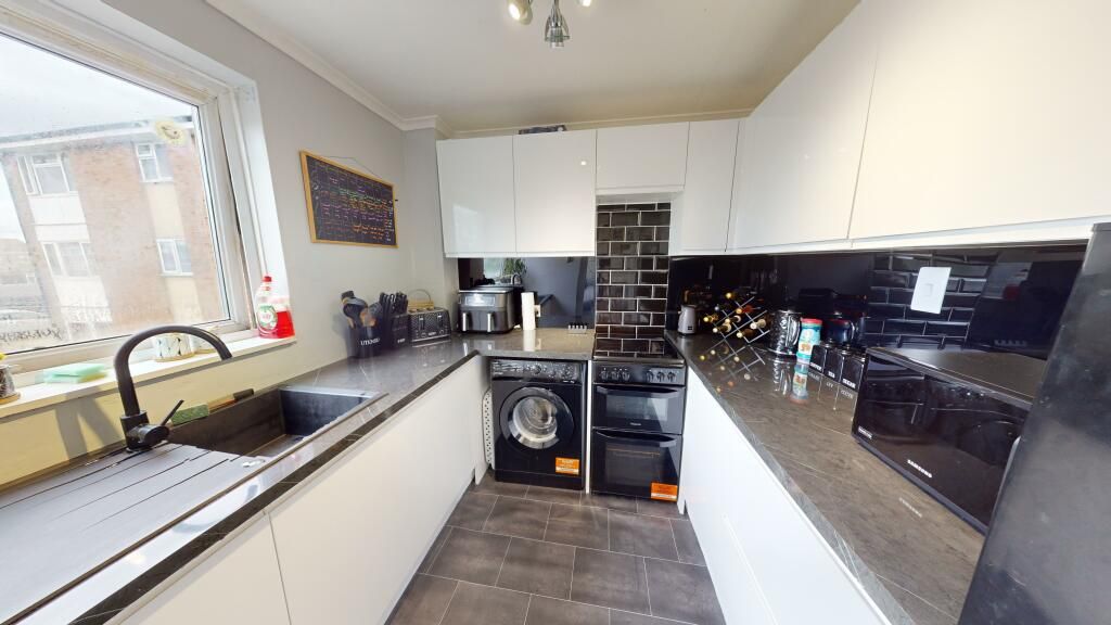 Property photo 2 of 17 8Colnekit