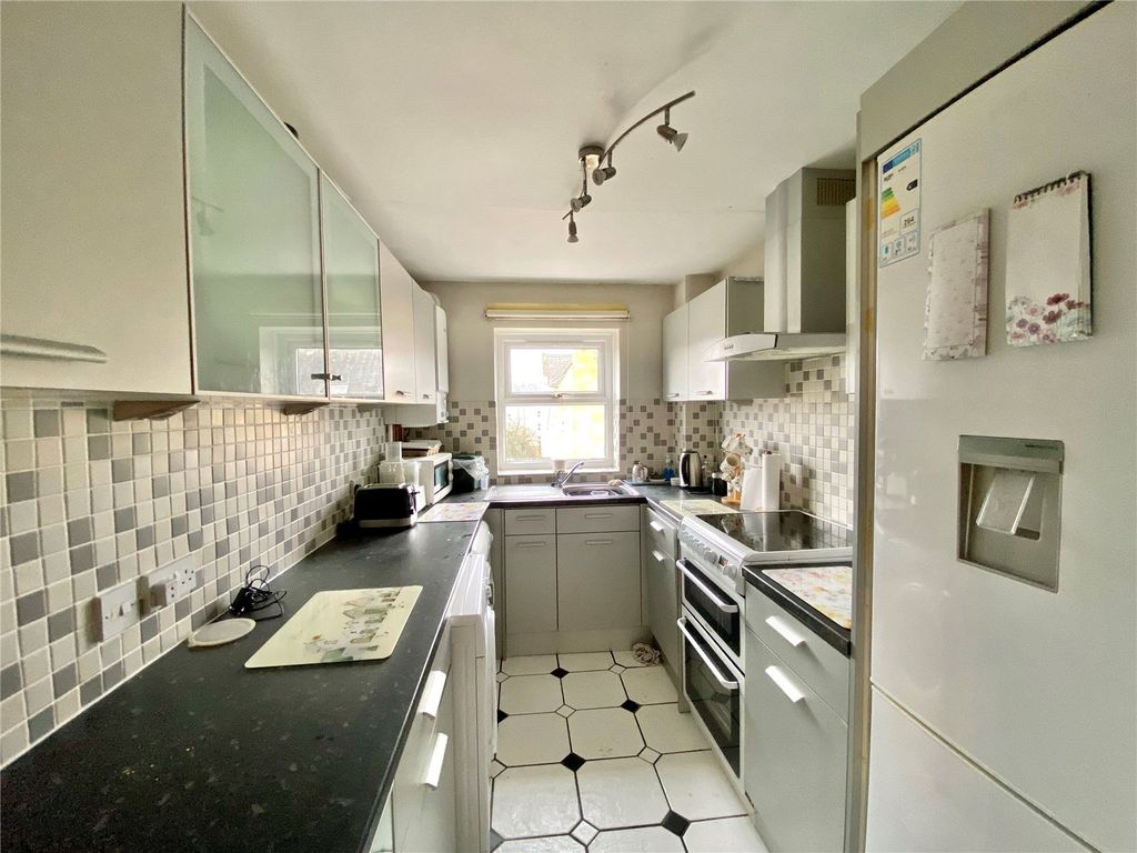 Property photo 2 of 17 Picture No. 10