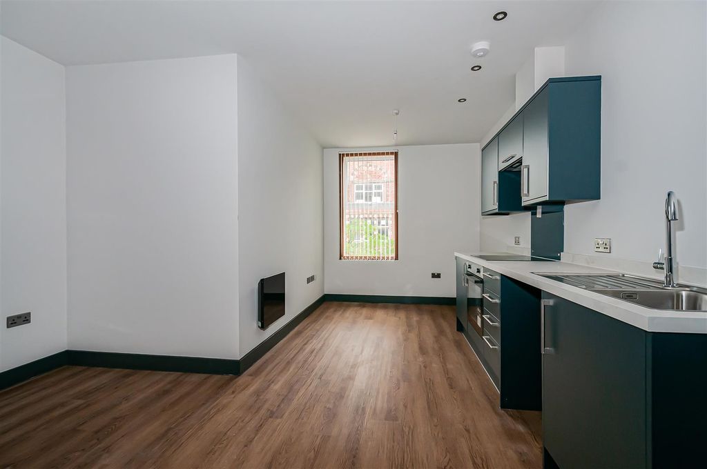 Property photo 3 of 10 Vic Quays2.Jpg