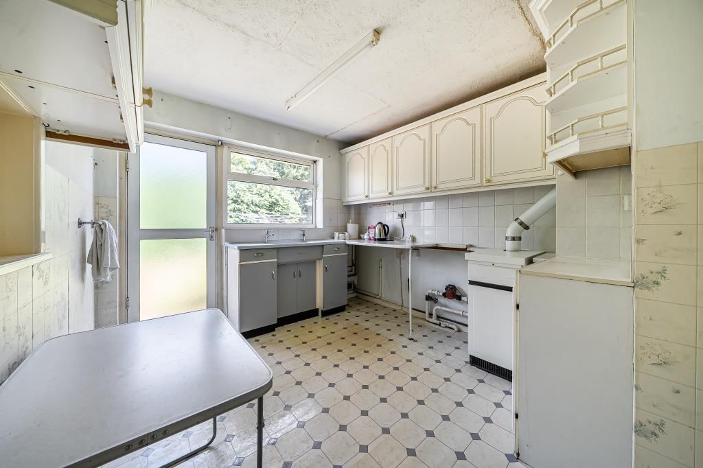 Property photo 3 of 20 Kitchen