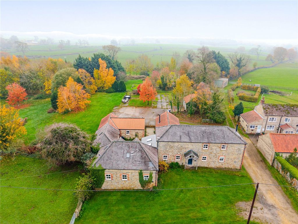 Property photo 1 of 32 Manor Court