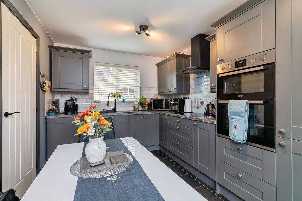 Property photo 3 of 15 Photo