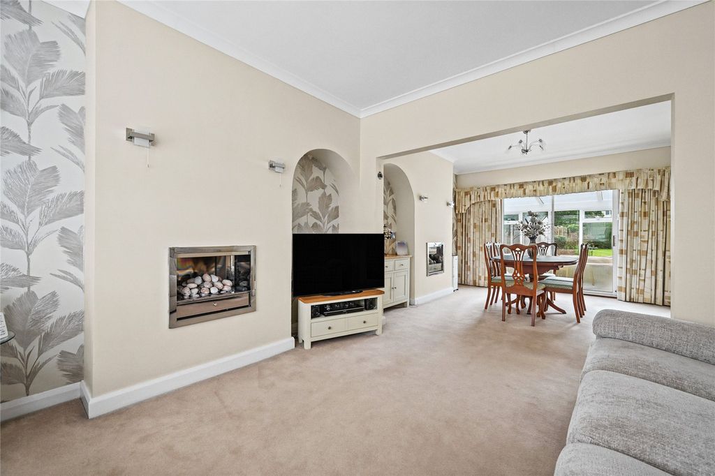 Property photo 2 of 37 Picture No. 28