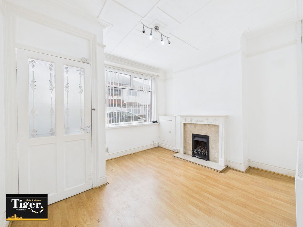 Property photo 2 of 12 Cam03440G0-Pr0437-Still001