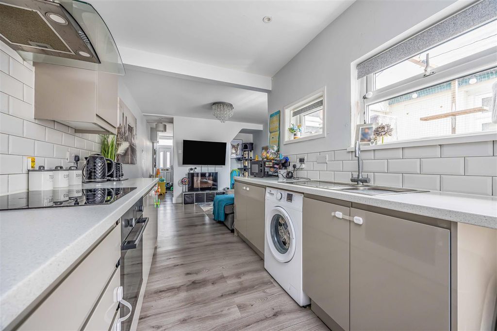 Property photo 3 of 17 53 Jervis Road, Portsmouth-Small-Porticomarketing-