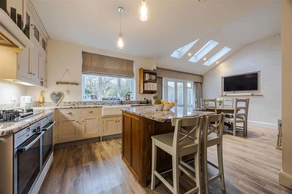 Property photo 2 of 22 Kitchen/Diner