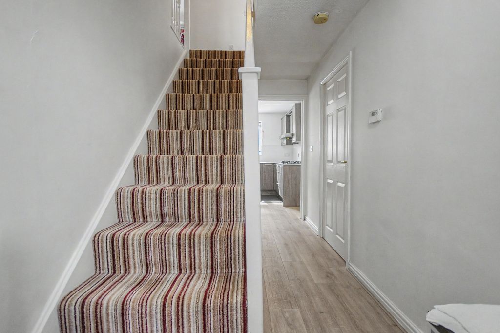 Property photo 2 of 18 17