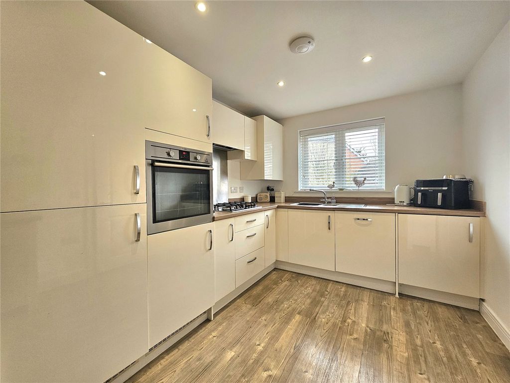 Property photo 3 of 17 Picture No. 24