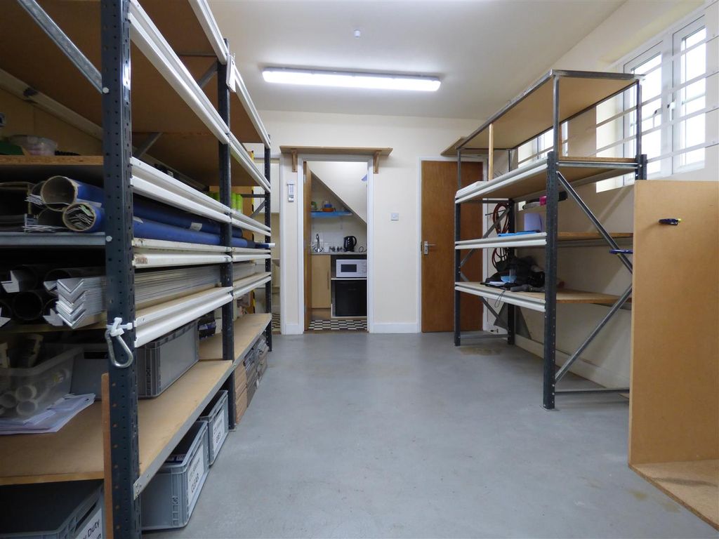 Property photo 2 of 8 Workshop / Store