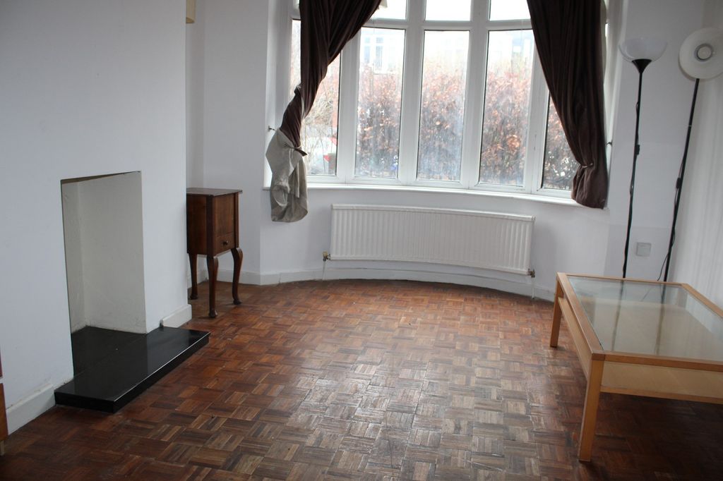 Property photo 3 of 11 Reception 1