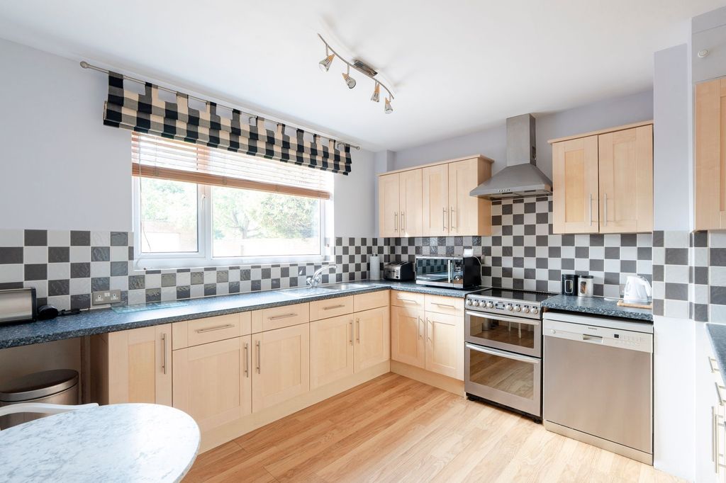 Property photo 3 of 14 Kitchen