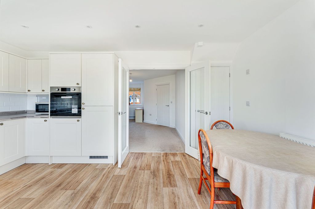 Property photo 2 of 31