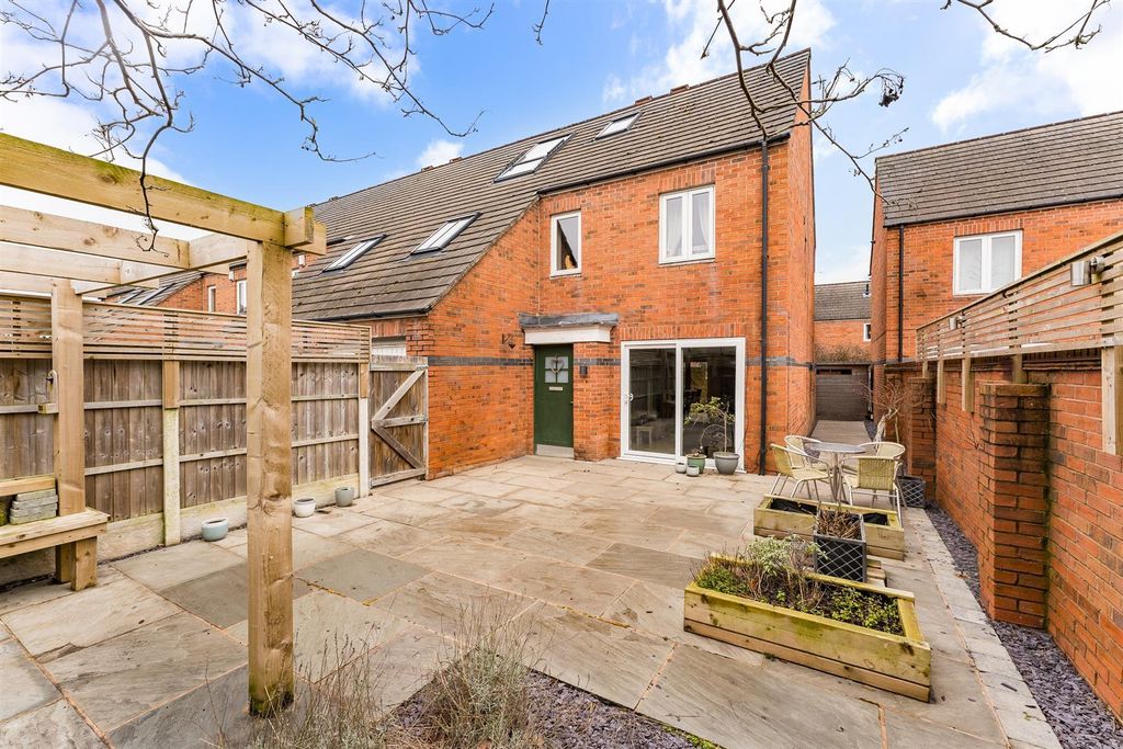 Property photo 1 of 44 Main