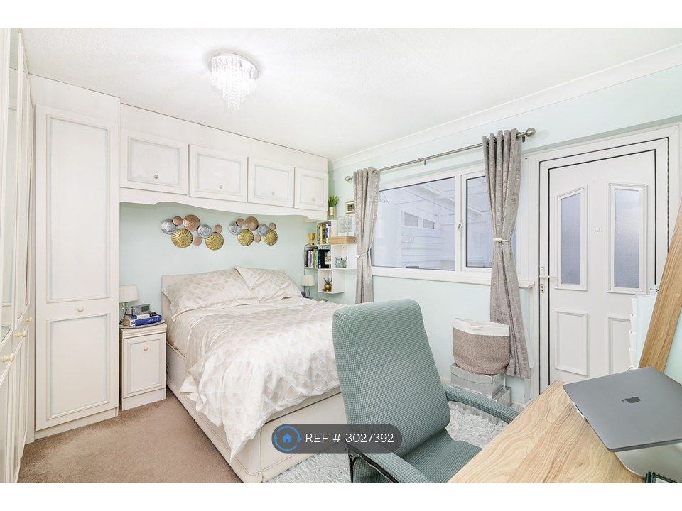 Property photo 3 of 10 Bedroom