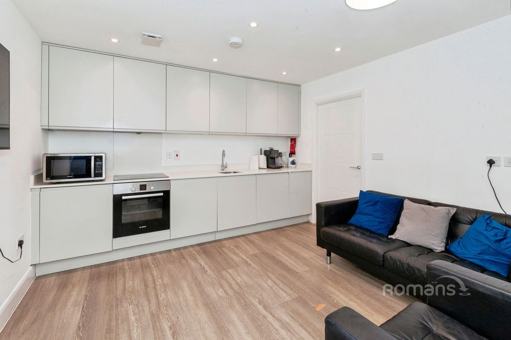 Property photo 3 of 12 Pbox-Img.Jpg