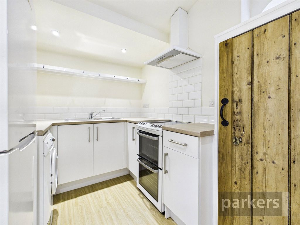 Property photo 2 of 11 Kitchen