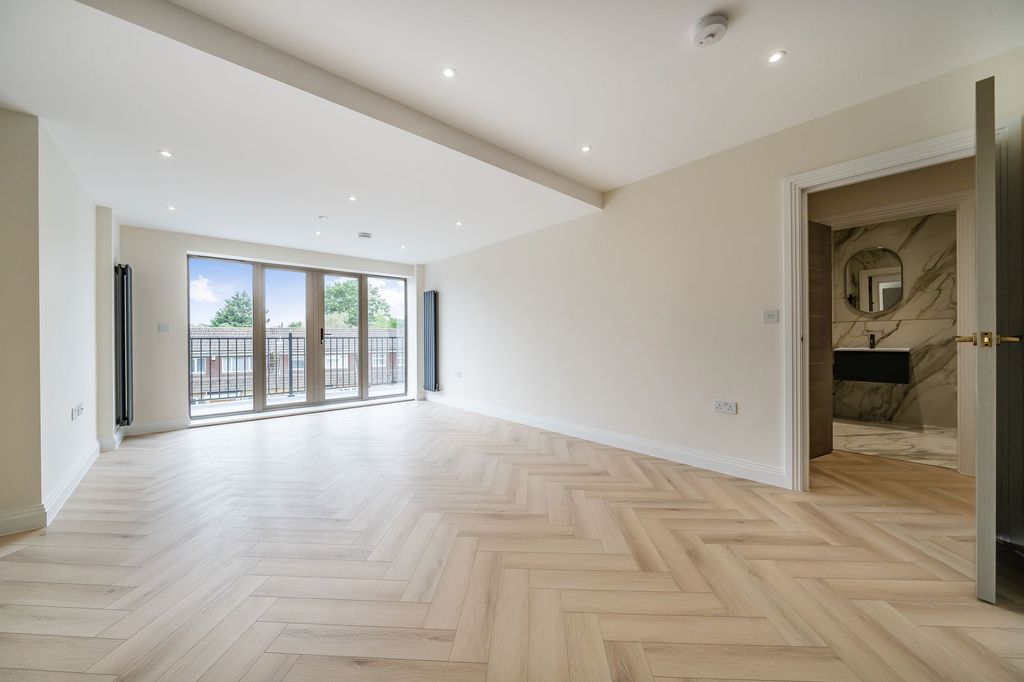 Property photo 3 of 21