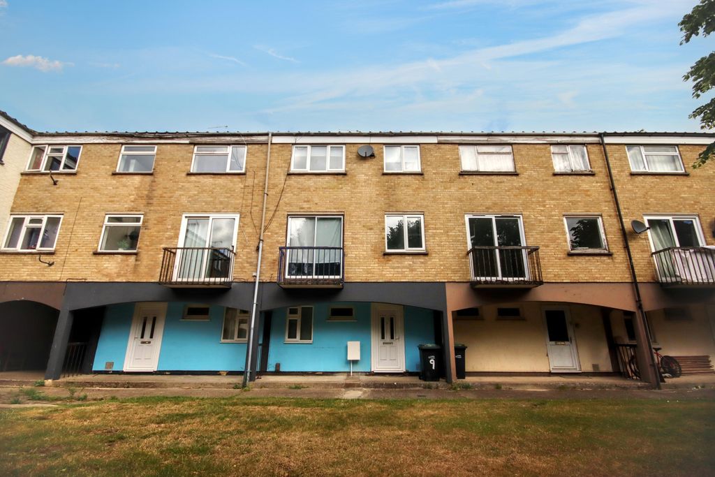 Property photo 1 of 17 9 St Mary's Square, Newmarket, Cb8 0Hz
