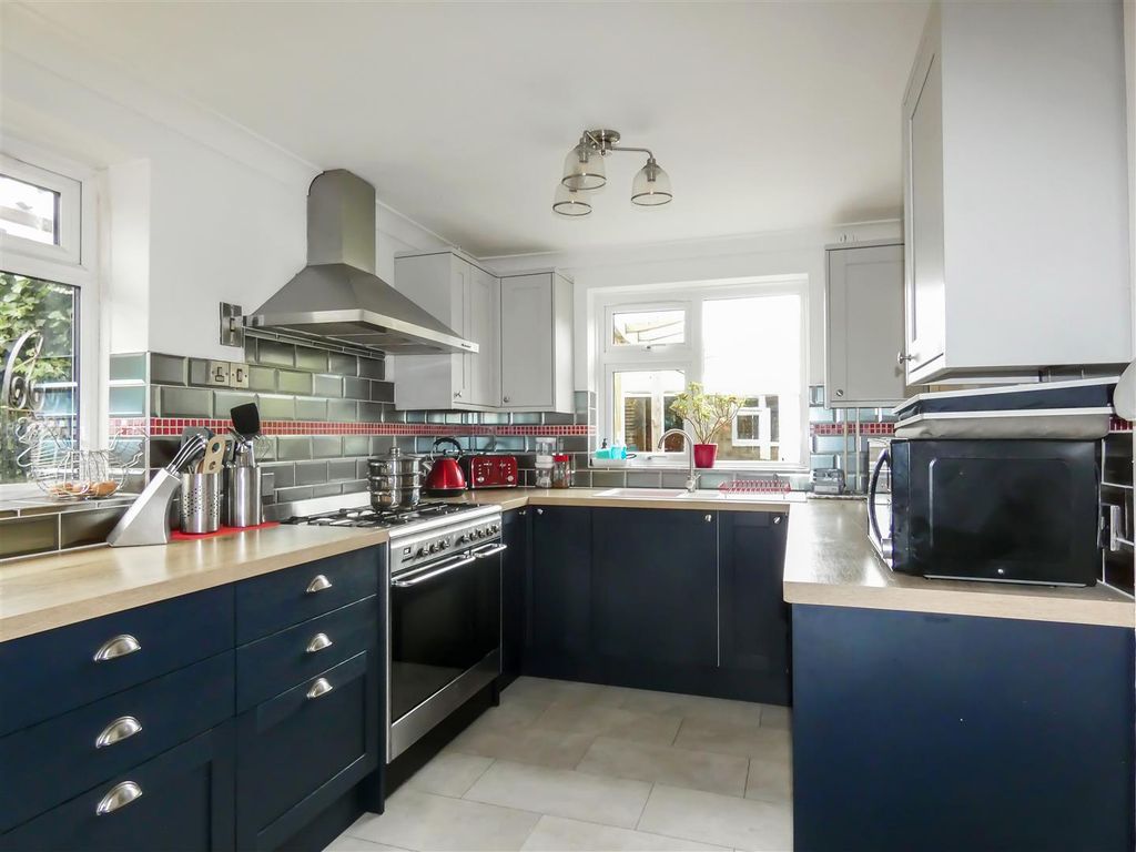 Property photo 2 of 13 Kitchen