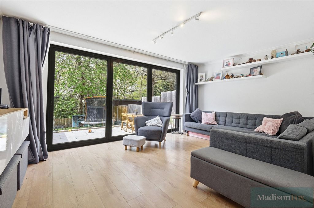 Property photo 3 of 27 Picture No. 15