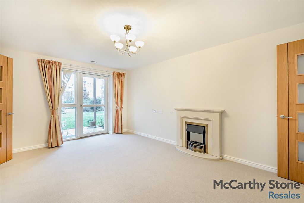 Property photo 3 of 30 8673968-Interior02-800.Jpg