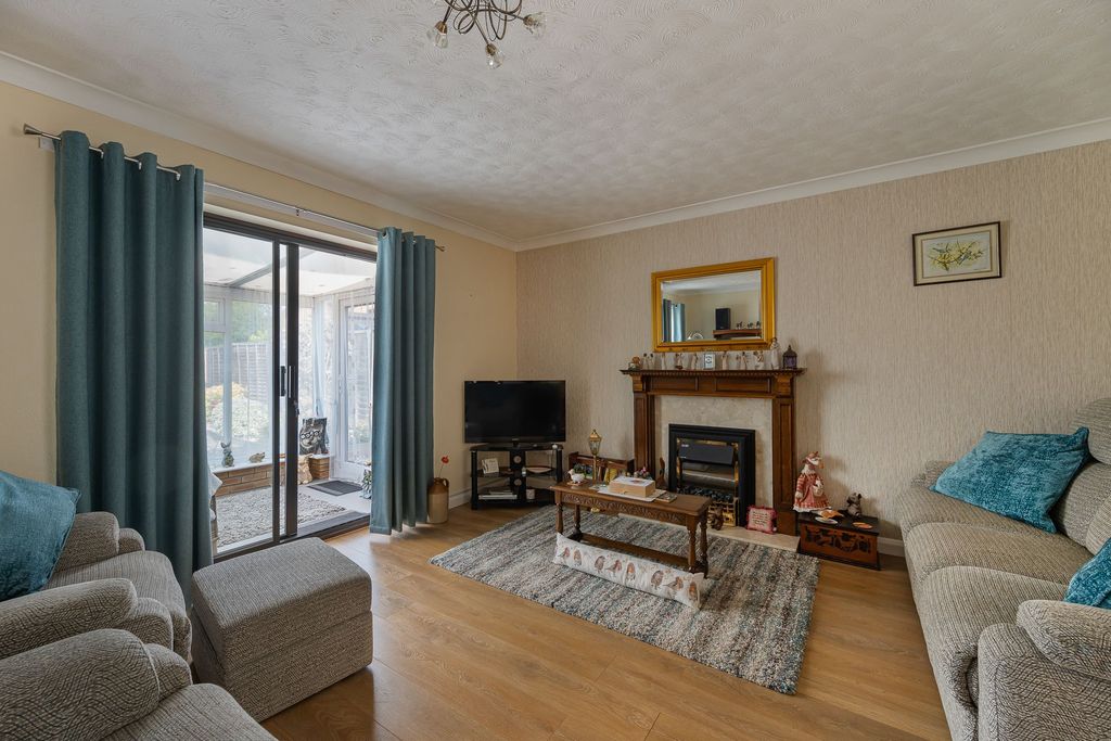 Property photo 2 of 25