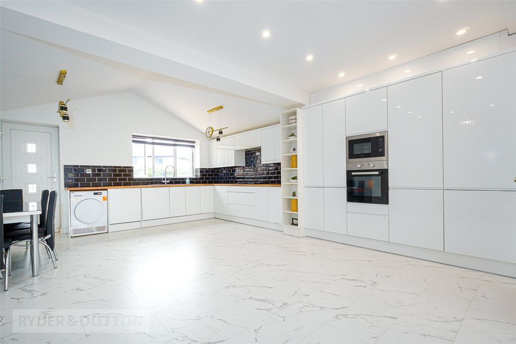 Property photo 3 of 18 Open Plan