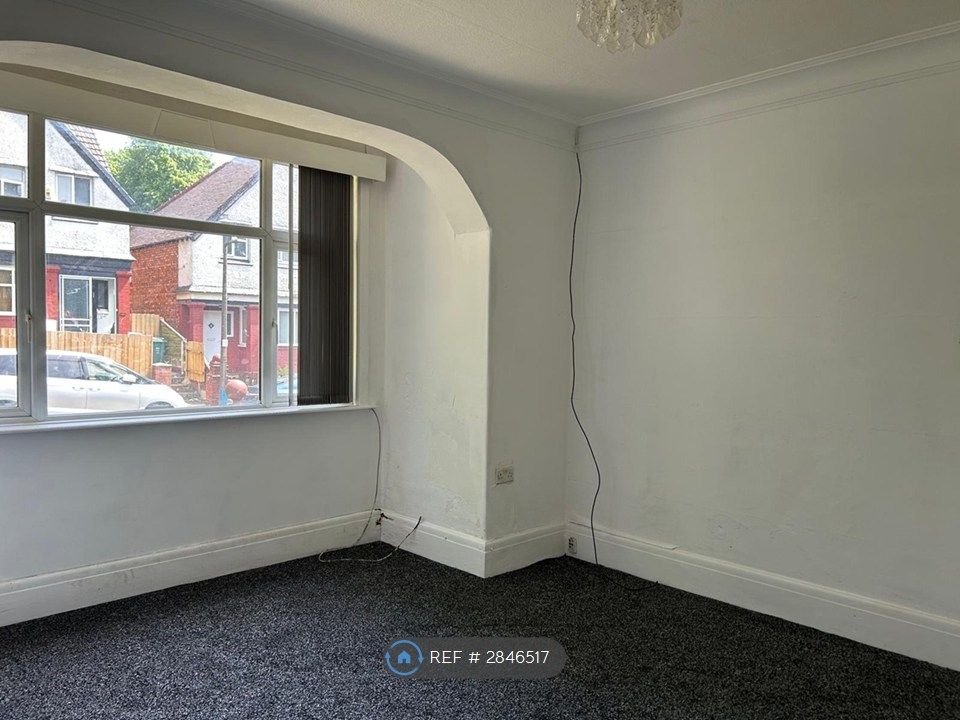 Property photo 1 of 11 Living Room