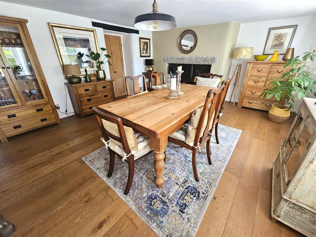Property photo 3 of 28 Dining Room.Jpg